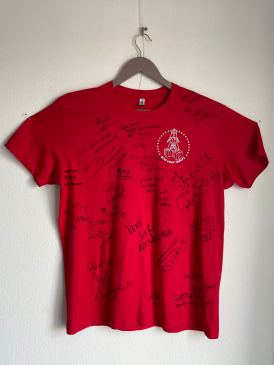 Uniek Sintvoorieder1 crew t-shirt gesigneerd door actieweek gasten